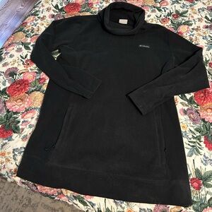 Columbia women’s Black cowl neck Fleece Pullover